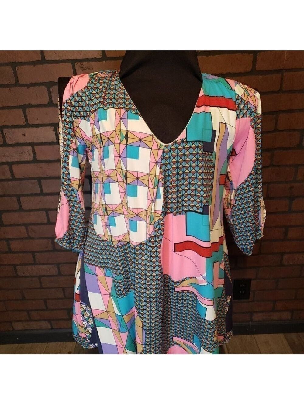 Bright Geometric Print Slit Sleeve Dress